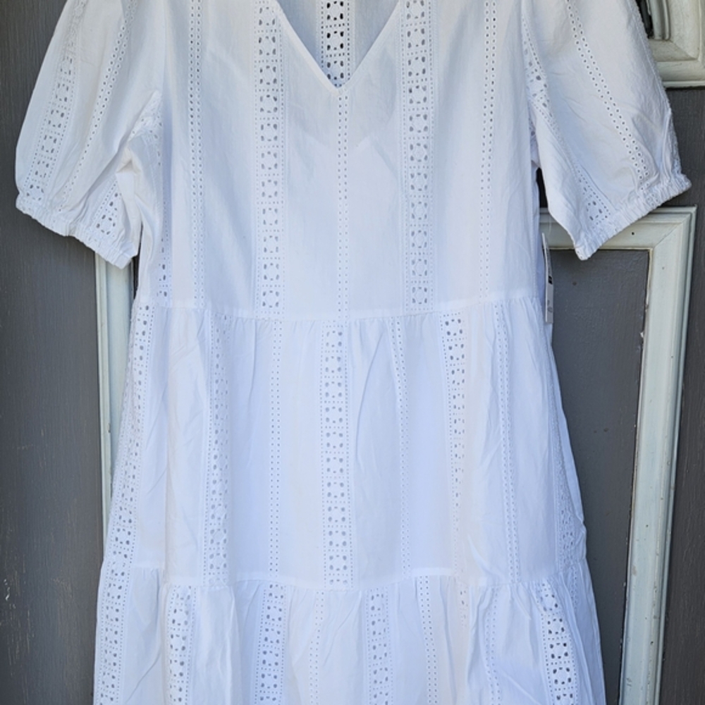 White Eyelet V-Neck Spring Mini Dress 33"×35"L (Gdt)
